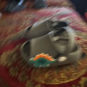 Koala🩶Baby Sandals‎ Kids Size 4  Gray Dinosaur
